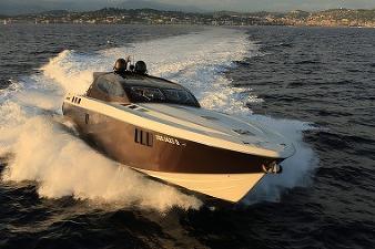 Riviera спускает на воду свою 5000-ю яхту