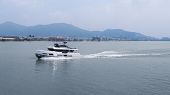 Суперяхта CLX96 от CL Yachts вышла на тестовые испытания на воде