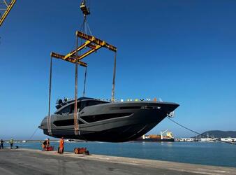 AB Yachts спустила на воду новую 31-метровую суперяхту