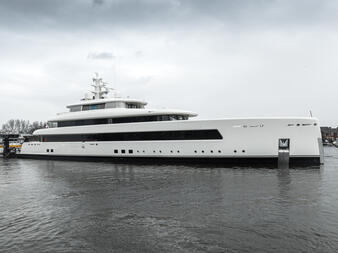 Feadship спустила на воду суперяхту Project 823