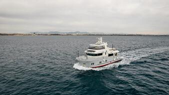 Bering Yachts передала владельцу первый эксплорер B72