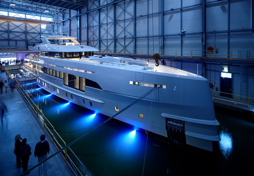 Designing ships. Верфь Heesen. Яхты Heesen. Яхты Heesen Yachts. Гибридная яхта Electra от Heesen..