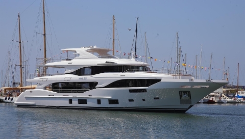Суперяхта из серии Benetti Mediterraneo 116 спущена на воду