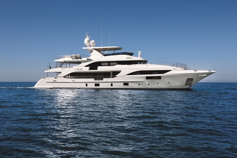 Суперяхта BS010 от Benetti продана