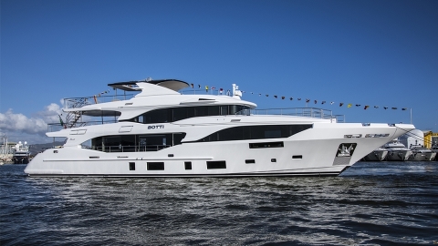 Benetti спустила на воду суперяхту Botti