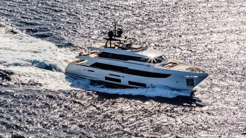 Суперяхта Navetta 33 собирает награды