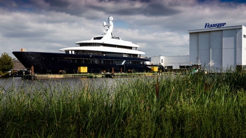 Суперяхта Lonian от Feadship готовится к спуску на воду