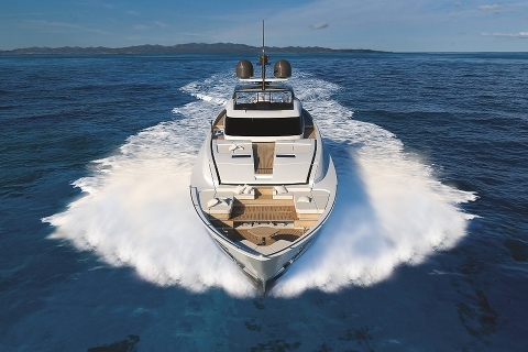 Custom Line 120 отметилась на Boat Builder Awards 2018