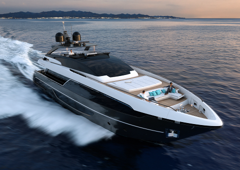 Riva 100 Corsaro - новая эра для Riva Flybridge