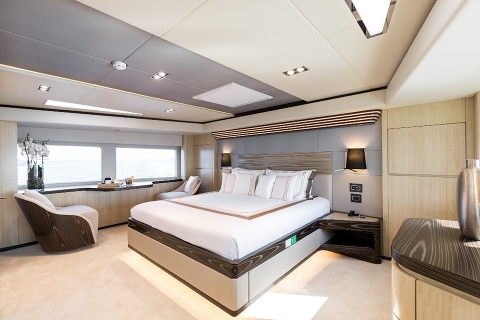 Продана моторная яхта Majesty 100 от Gulf Craft