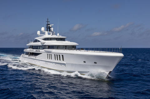 Суперяхта Spectre на World Superyacht Award 2019