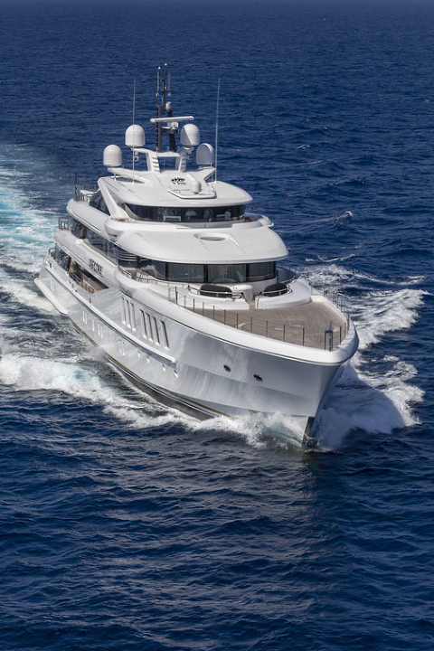 Суперяхта Spectre на World Superyacht Award 2019