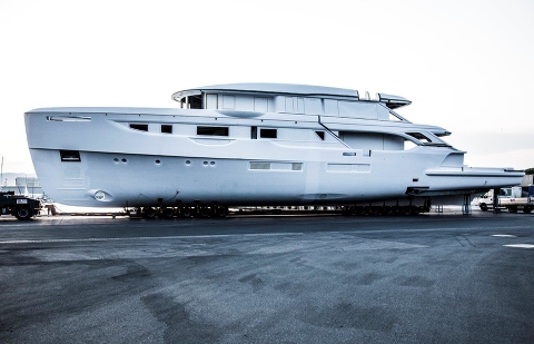 Суперяхта Benetti Oasis 40 m BO101 продана американскому владельцу