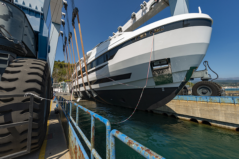 EXTRA 130 Alloy спущена на воду сегодня в Савоне и мировая премьера суперяхты будет организована на яхт-шоу в Монако