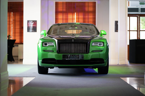 Rolls-Royce Wraith Black Badge эксклюзивная серия “Black and Bright”