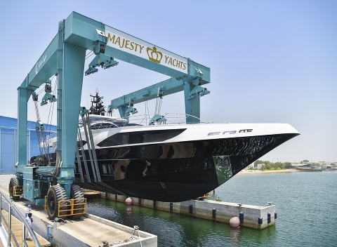 Majesty 122 Ghost II