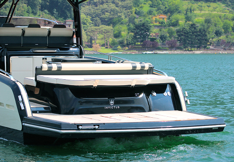 Invictus Yachts - мировой дебют катера GT 320 Atelier на Boot Düsseldorf 2020