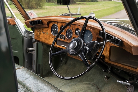 Bentley отмечает 60-летний юбилей легендарного V8 – двигателя