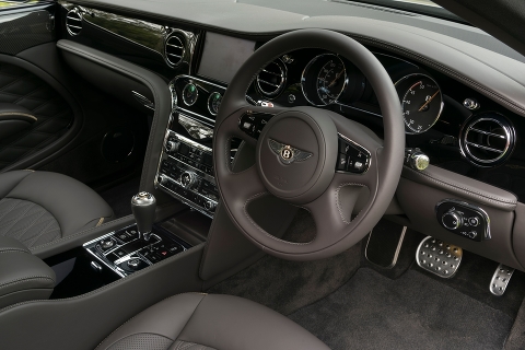 Bentley отмечает 60-летний юбилей легендарного V8 – двигателя