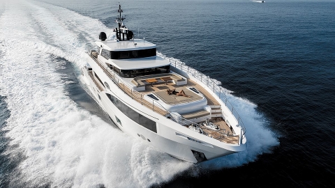 Компания Drettmann Yachts продает еще одну яхту Majesty 100