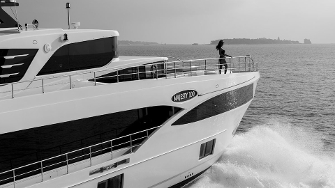 Компания Drettmann Yachts продает еще одну яхту Majesty 100