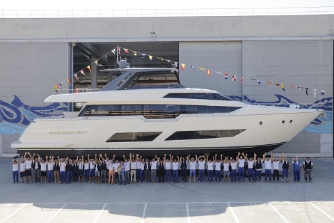 Спуск на воду первой Ferretti 850