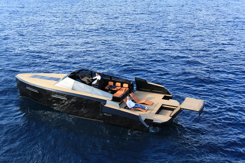 Светская жизнь Evo 43 от Evo Yachts