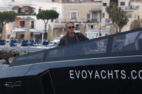 Светская жизнь Evo 43 от Evo Yachts