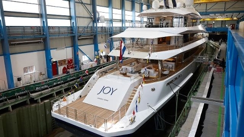 Суперяхта от Feadship - Joy, радость встречи