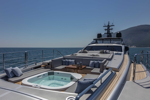 Pershing становится все сильнее с поставкой второй суперяхты Pershing 140