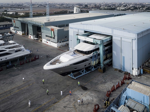 Gulf Craft спускает на воду самую большую в мире яхту из композитных материалов.