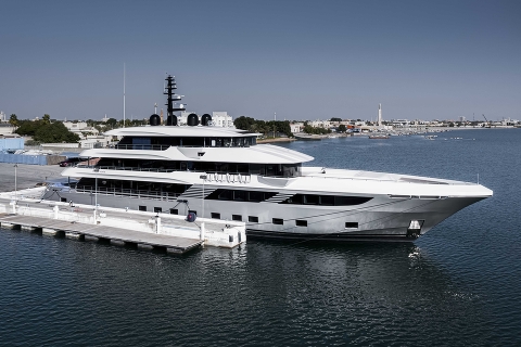 Gulf Craft спускает на воду самую большую в мире яхту из композитных материалов.