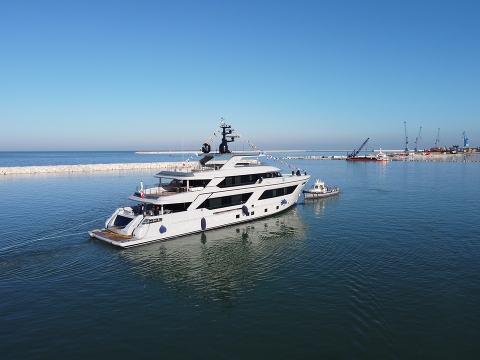 Суперяхта RJ 130 от Cantiere delle Marche