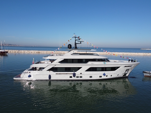Суперяхта RJ 130 от Cantiere delle Marche