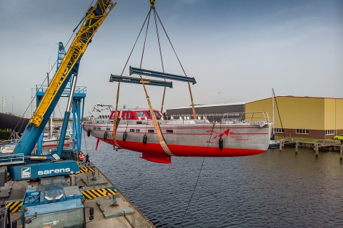 Новая парусная яхта Pelagic 77 «Vinson of Antarctica» спущена на воду на KM Yachtbuilders