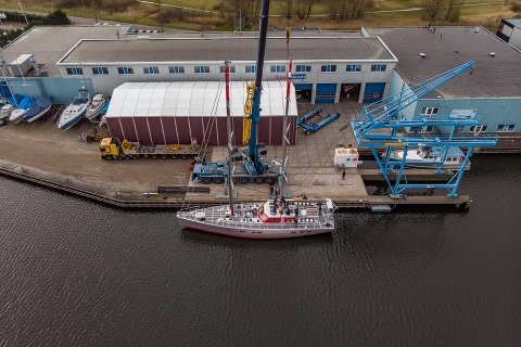 Новая парусная яхта Pelagic 77 «Vinson of Antarctica» спущена на воду на KM Yachtbuilders