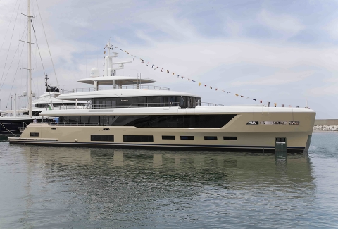 Суперяхта «Hawa» верфи Benetti впервые коснулась воды