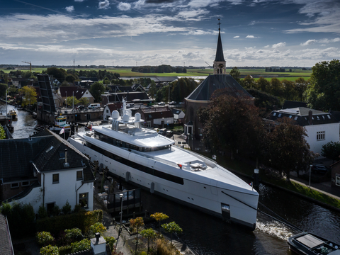 Десять суперяхт придут на Feadship на зимний рефит