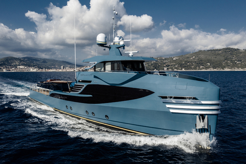 Alia Yachts передала владельцу судно поддержки Phi Phantom
