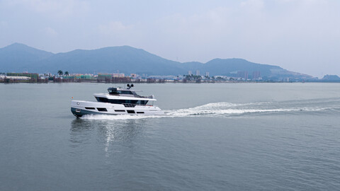 Суперяхта CLX96 от CL Yachts вышла на тестовые испытания на воде