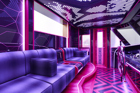 Компания Multiplex впервые оборудовала яхту полностью карбоновым мостиком