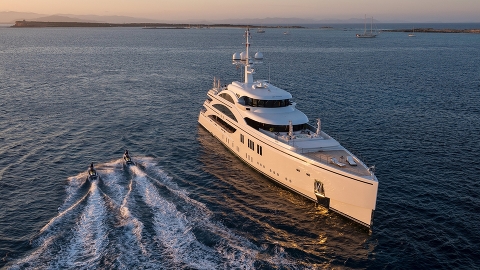 Benetti и Kiton: высокая яхтенная мода