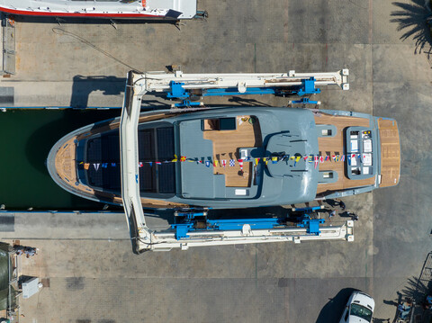 Extra Yachts спустила на воду новую яхту X76 Loft