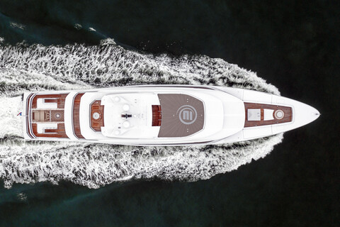 Damen Yachting передала владельцу кастомную суперяхту Amels 78