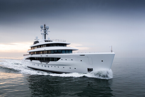 Damen Yachting передала владельцу кастомную суперяхту Amels 78