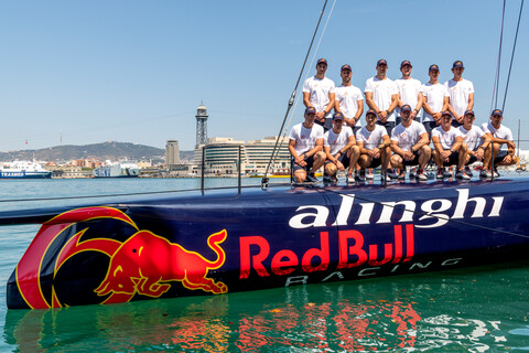 Alinghi Red Bull Racing представила свою первую лодку для 37-го Кубка “Америки”