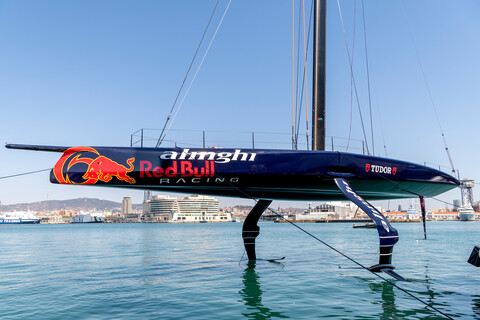 Alinghi Red Bull Racing представила свою первую лодку для 37-го Кубка “Америки”