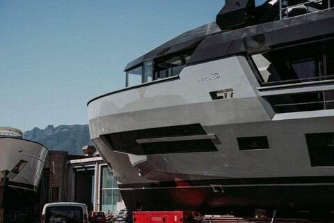 Arcadia Yachts спустила на воду новую яхту Sherpa 80 XL