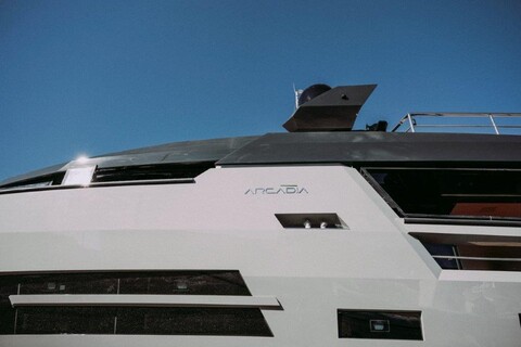 Arcadia Yachts спустила на воду новую яхту Sherpa 80 XL