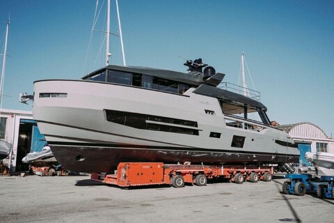 Arcadia Yachts спустила на воду новую яхту Sherpa 80 XL